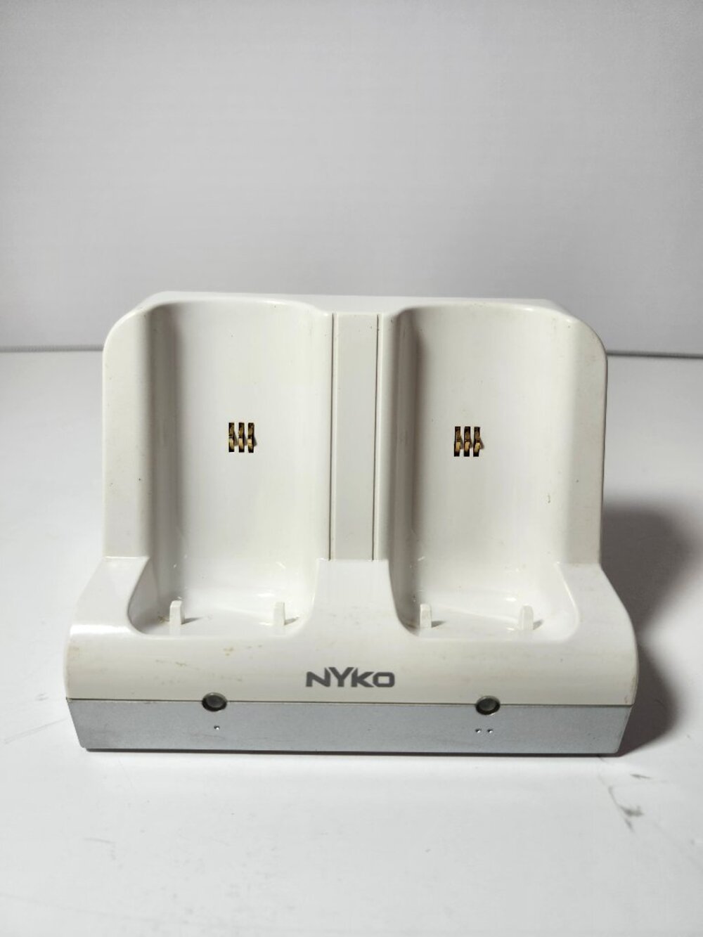 Nyko Charge Station Dock Nintendo Wii Remote 87000-A50 Base Only